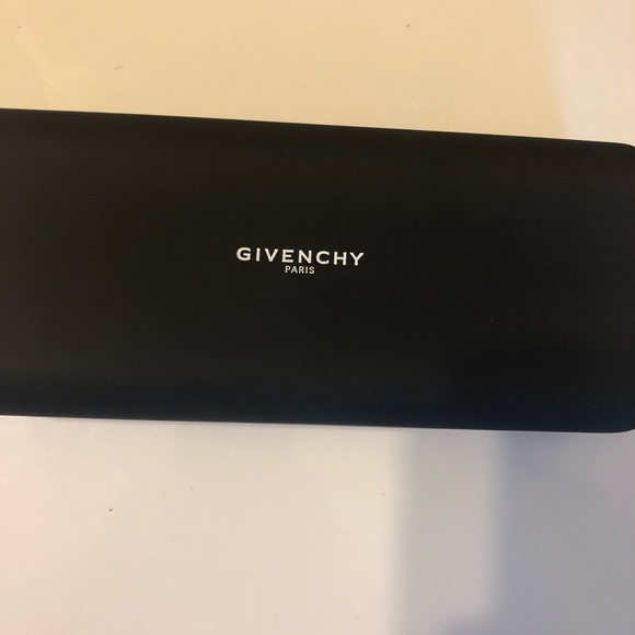 Authentic 🎉NEW🎉Givenchy black sunglasses w/ case - Picture 12 of 12